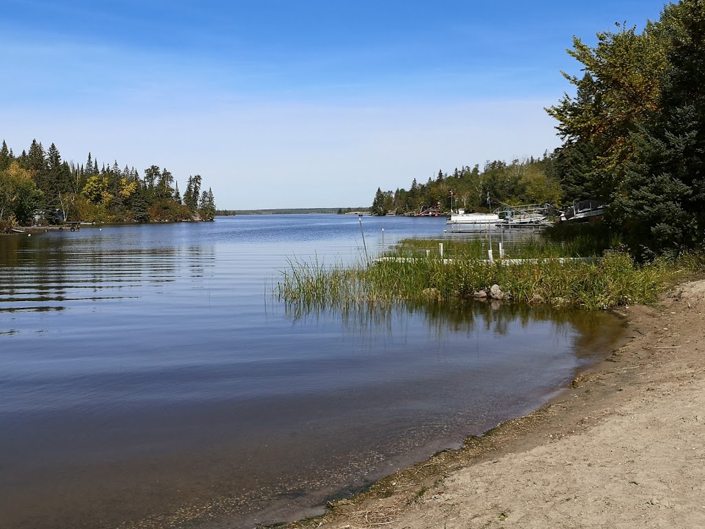 Poplar Bay Resort | 9 Poplar Bay Rd, Lac du Bonnet, MB R0E 1A0, Canada | Phone: (204) 345-2993