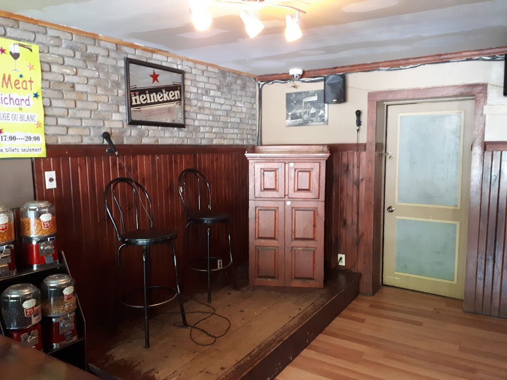 Bar Du Village | 3034 Boulevard du Curé-Labelle, Prévost, QC J0R 1T0, Canada | Phone: (450) 224-7486