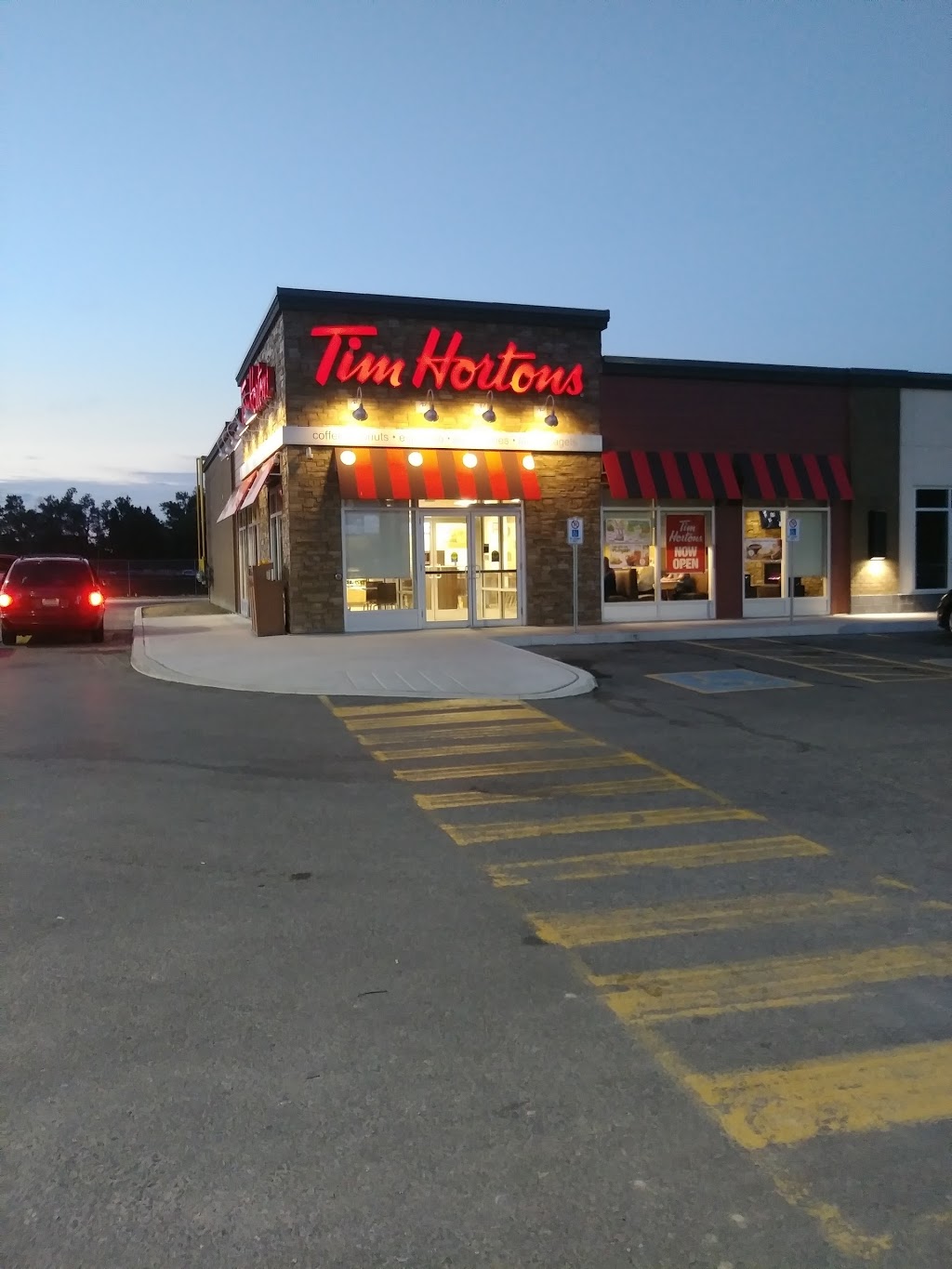 Tim Hortons | 17070 Leslie St, Newmarket, ON L3Y 8V8, Canada | Phone: (905) 853-7151