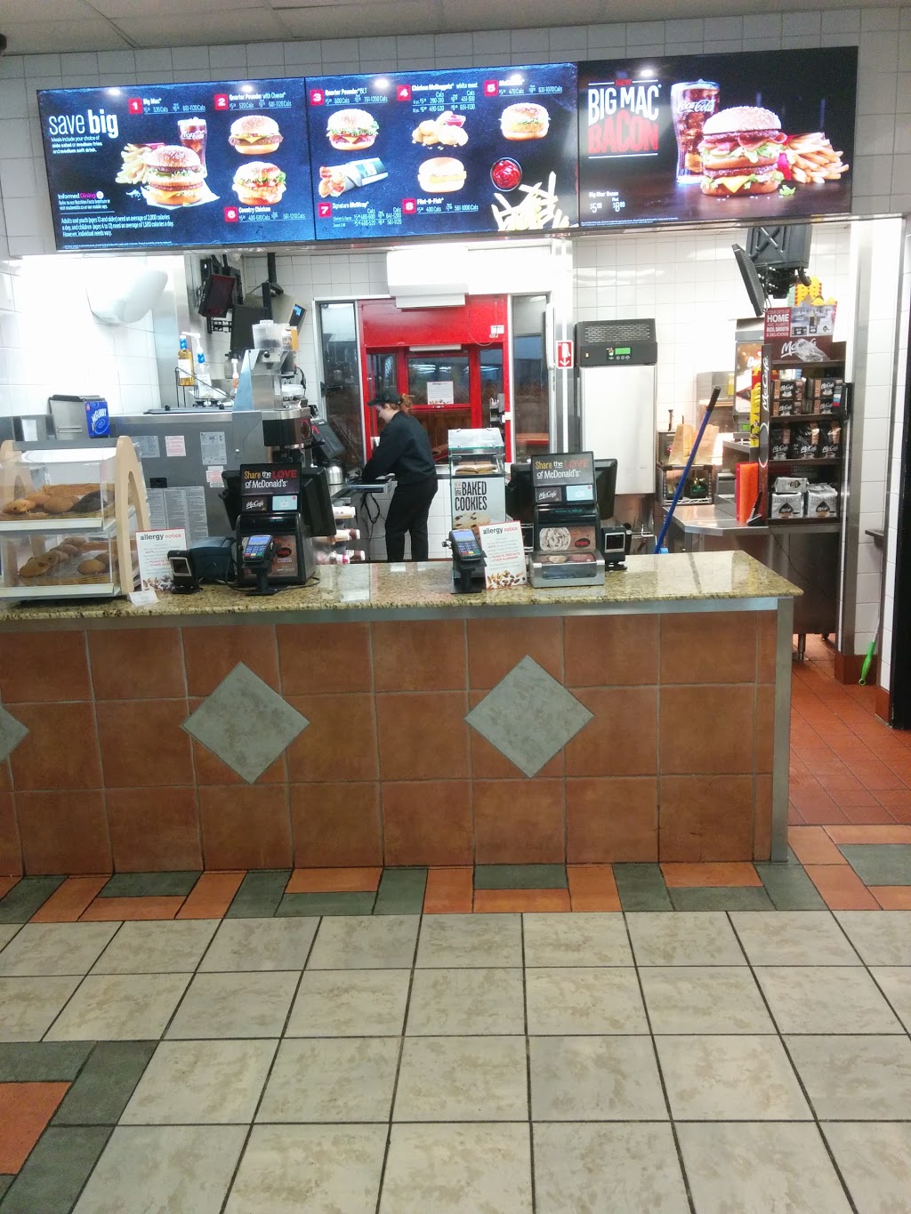 McDonalds | 1661 Hunt Club Rd, Ottawa, ON K1T 3Z3, Canada | Phone: (613) 249-9028