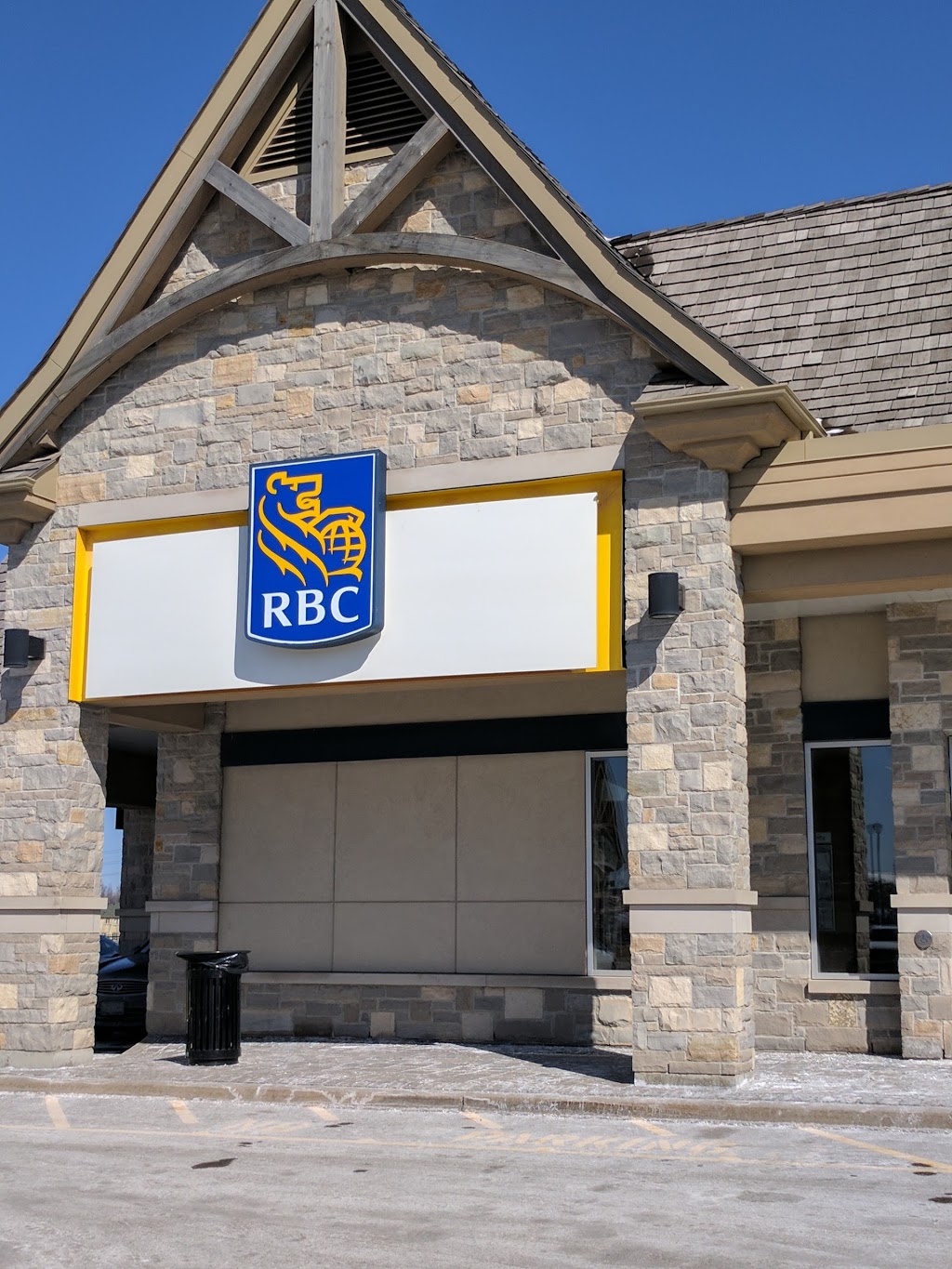 RBC Royal Bank | 1520 Major MacKenzie Dr W, Maple, ON L6A 0A9, Canada | Phone: (905) 832-1119