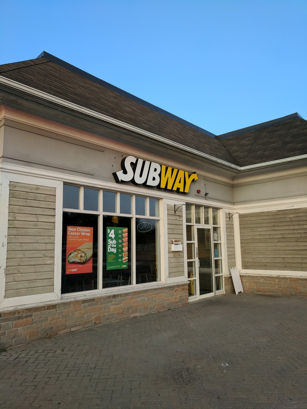 Subway | 252 Lakeshore Rd W, Mississauga, ON L5H 1G6, Canada | Phone: (905) 278-5033