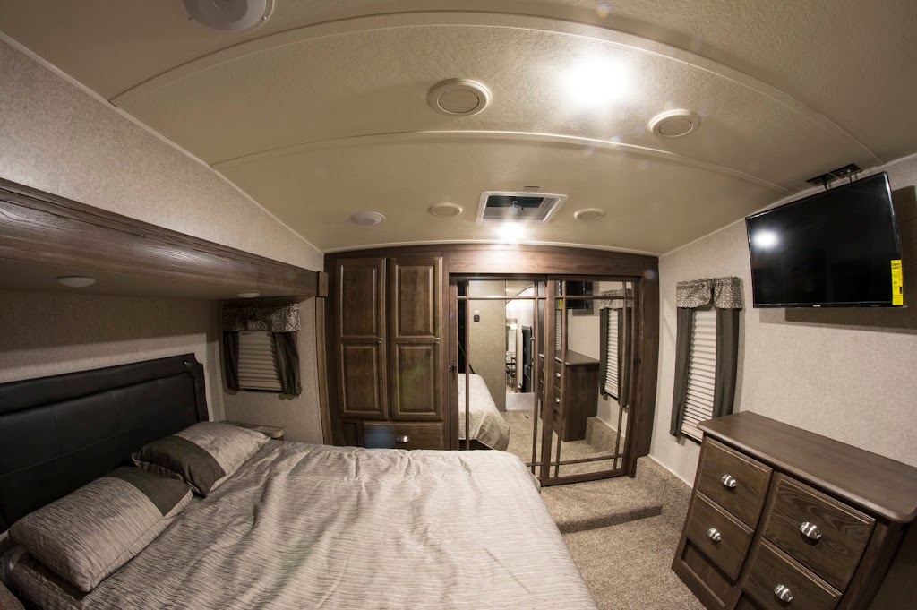 Steinbach Holiday RV & Marine | 143 MB-12, Steinbach, MB R5G 1T5, Canada | Phone: (204) 346-7100