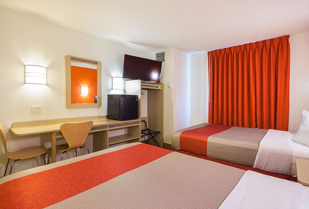 Motel 6 Toronto East - Whitby | 165 Consumers Dr, Whitby, ON L1N 1C4, Canada | Phone: (905) 665-8883