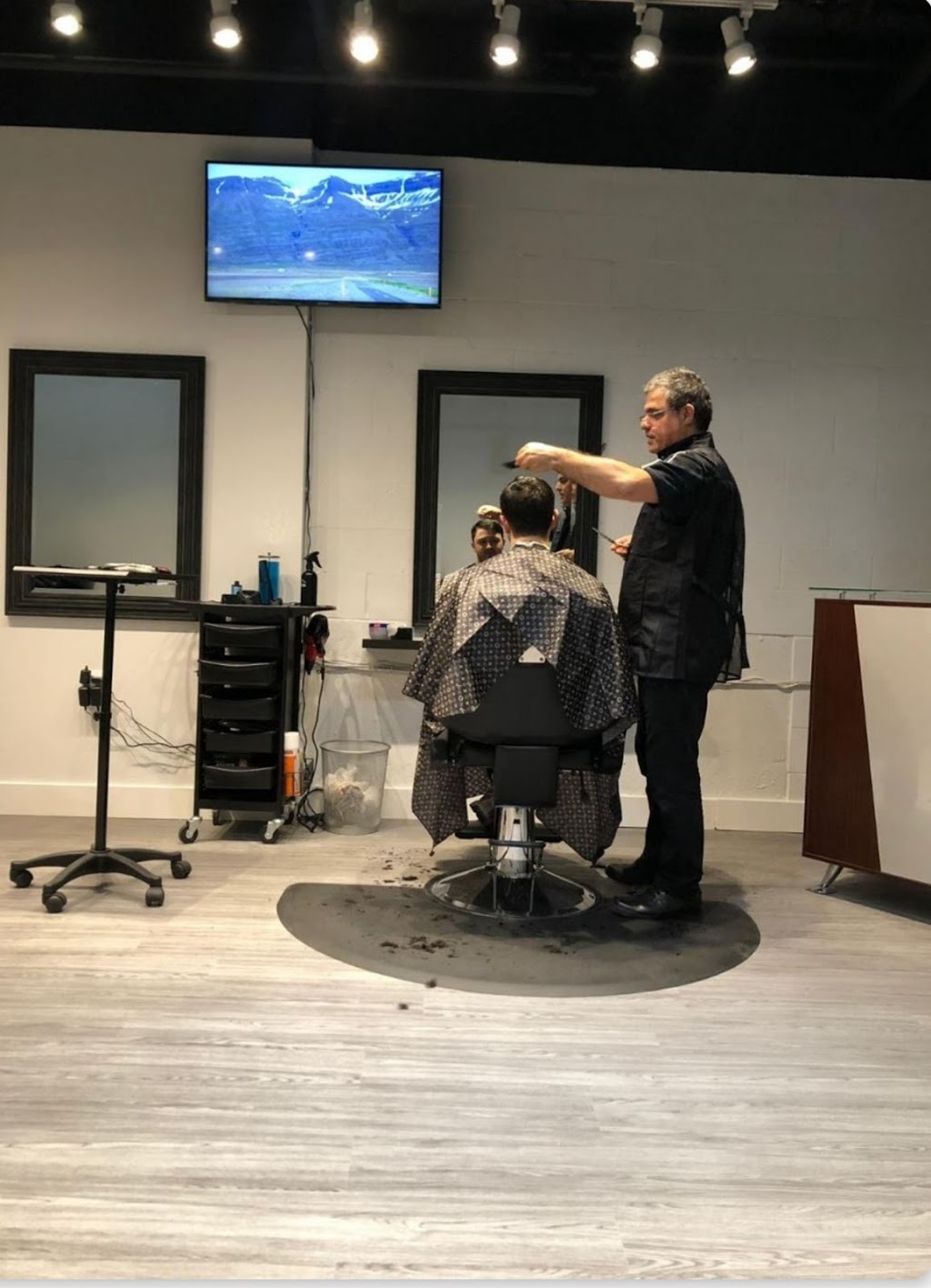 Horseshoe Bay Barber Shop | 101-6388 Bay St, West Vancouver, BC V7W 2G9, Canada | Phone: (604) 281-2816