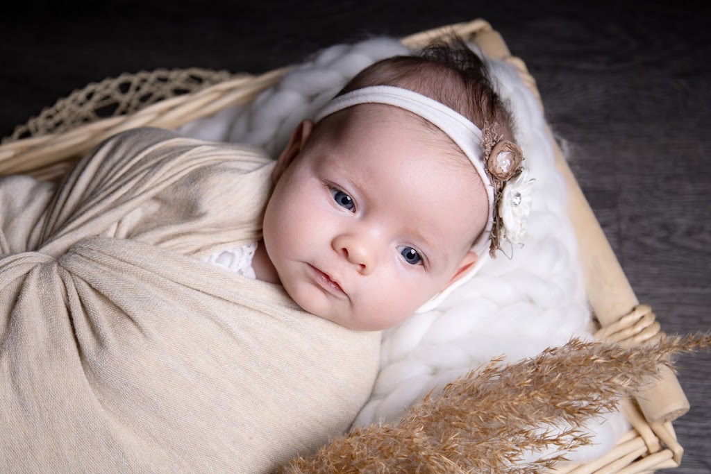 Daniela Wall Newborn Photography | 93 Parkhill Cres, Steinbach, MB R5G 0Z4, Canada | Phone: (431) 205-1506