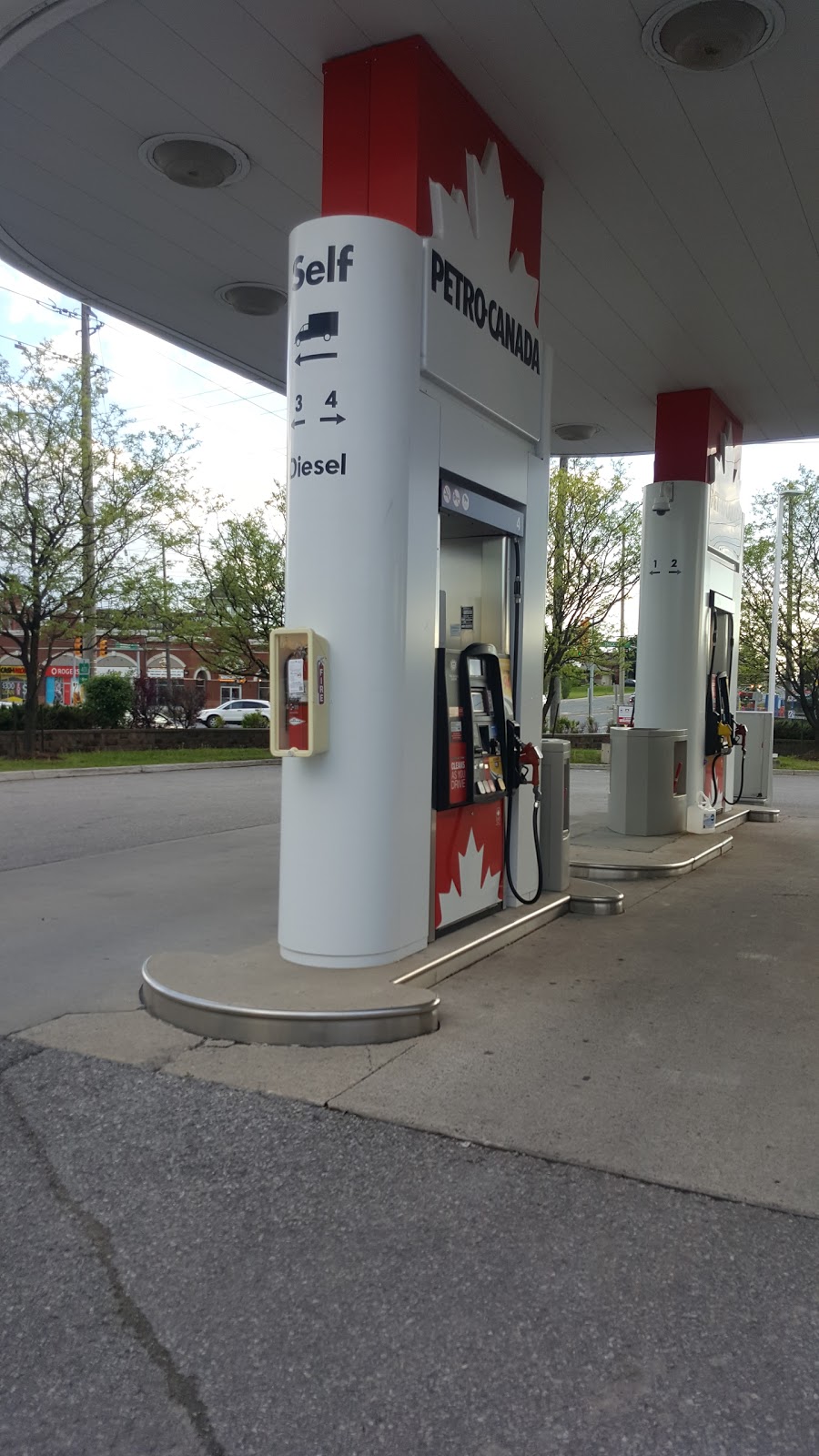 Petro-Canada | 1602 Dundas St E, Whitby, ON L1N 3K5, Canada | Phone: (905) 721-0877