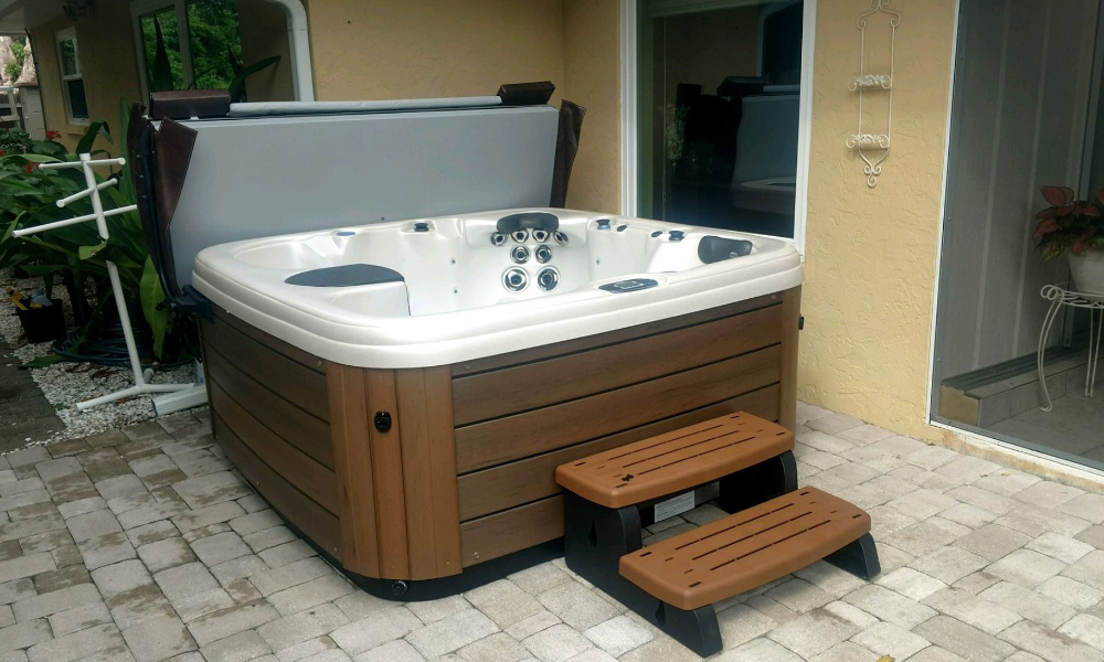 Canada Spas Couvert - fabricant de couvert pour spa | 3406 Boul Industriel, Laval, QC H7L 4R9, Canada | Phone: (866) 666-7727