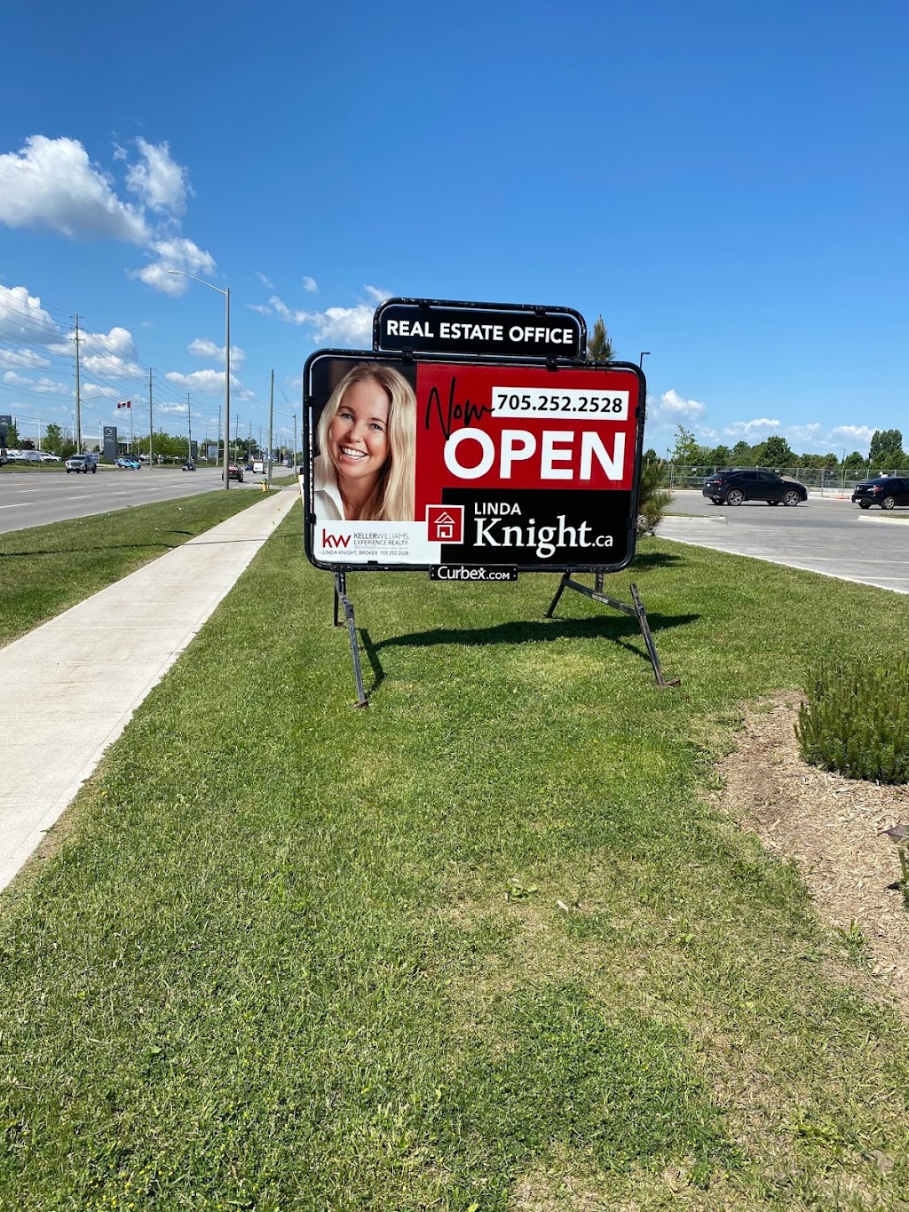 Linda Knight, Broker | 222 Mapleview Dr W Unit 15, Barrie, ON L4N 8X1, Canada | Phone: (705) 252-2528