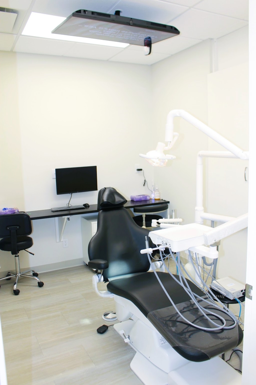 Simply White Dental | 358 175a St Unit 104, Surrey, BC V3Z 6S7, Canada | Phone: (778) 200-1007