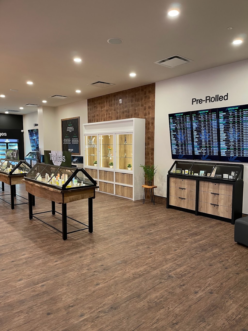 Lux Leaf Cannabis - SEC | 1643 102 St NW, Edmonton, AB T6N 0B1, Canada | Phone: (780) 758-7116