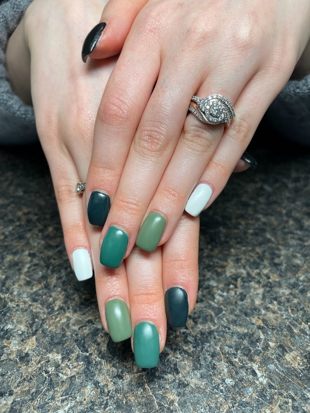 N-Vie Nails by Niki | 13612 Woodcroft Ave NW, Edmonton, AB T5M 3M1, Canada | Phone: (780) 901-7363