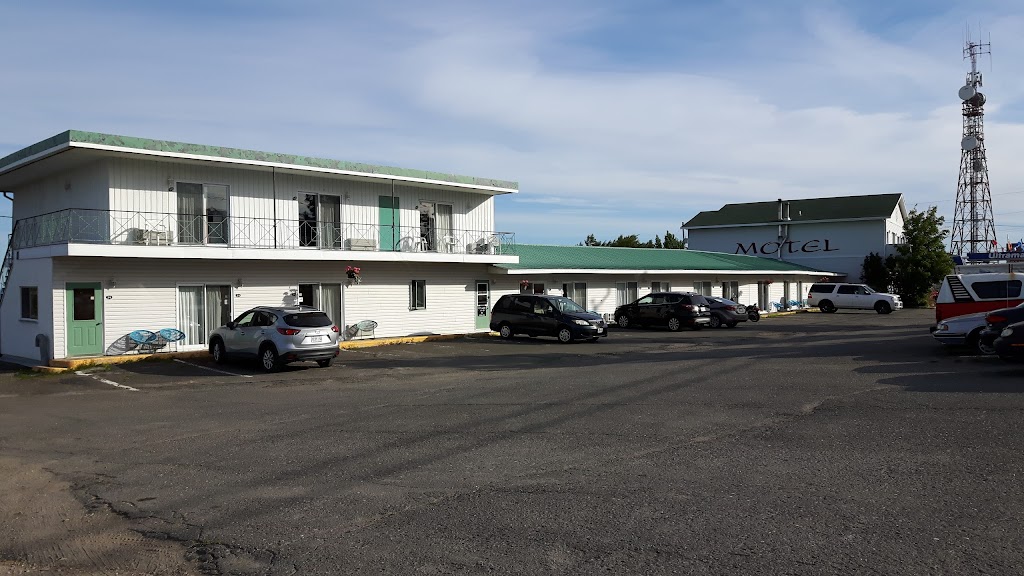 Motel Trois-Pistoles | 64 Rte 132 O, Trois-Pistoles, QC G0L 4K0, Canada | Phone: (418) 851-4258