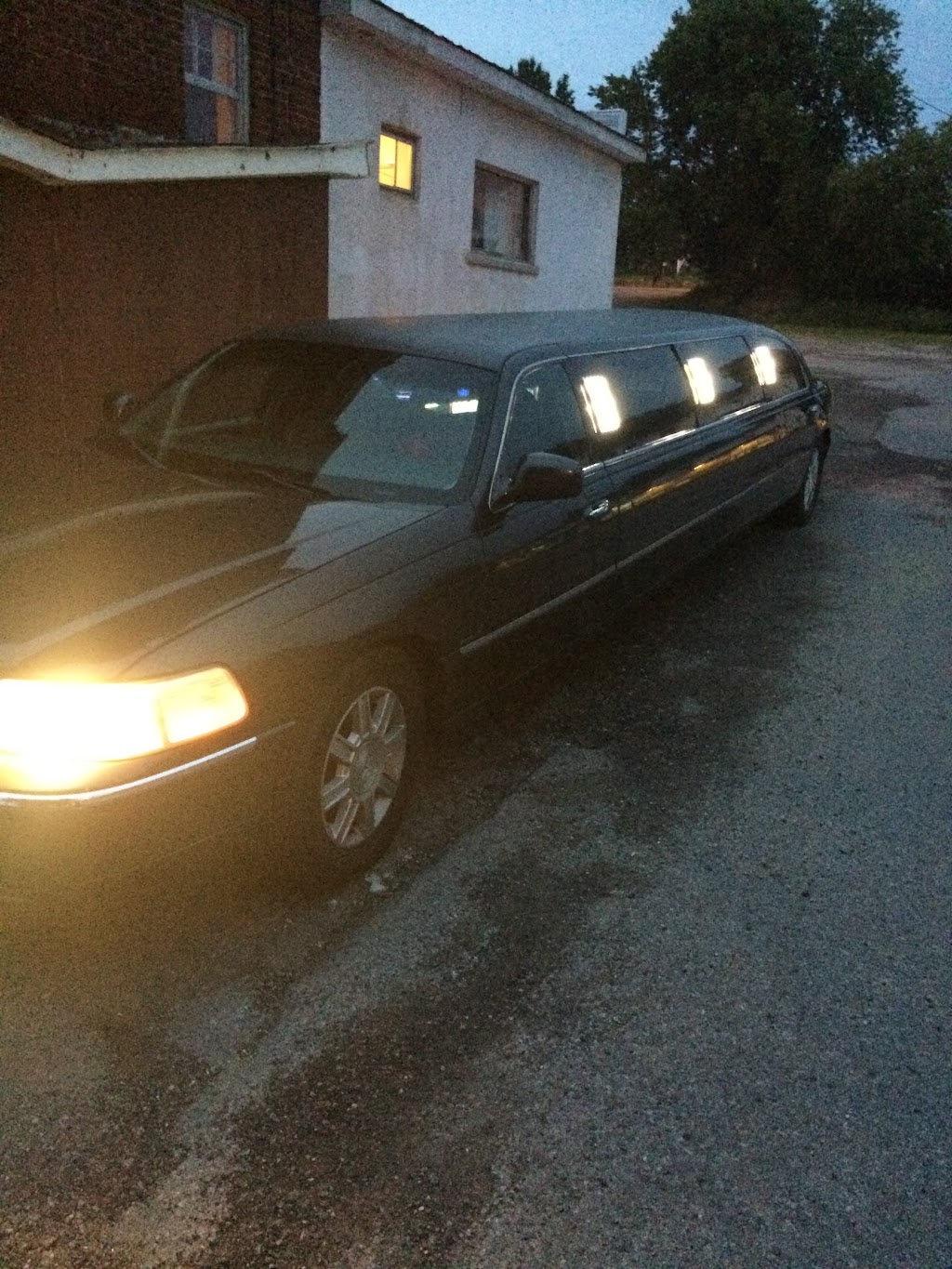 Vincents Taxi & Limousine | 61 Barry Ave, Renfrew, ON K7V 3N9, Canada | Phone: (613) 432-2921