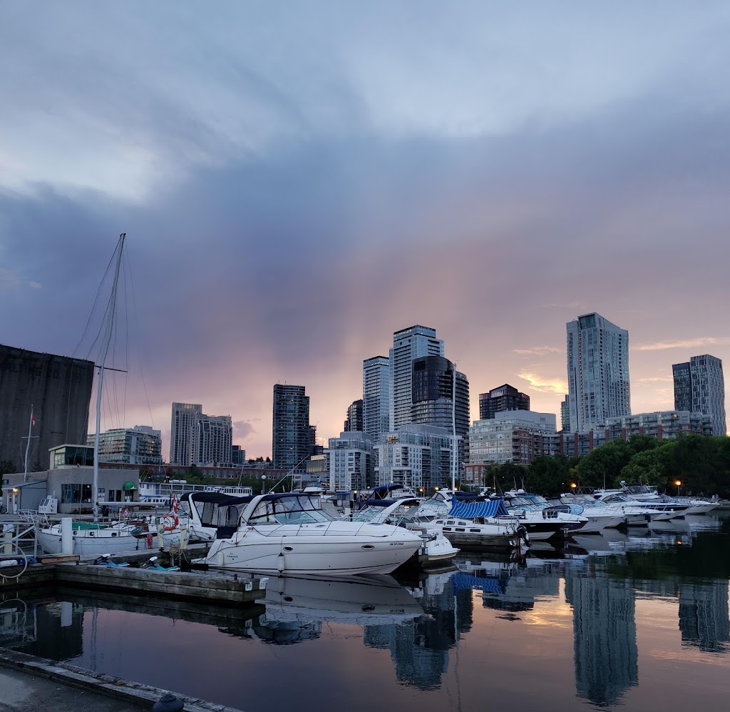 Marina Quay West | 539 Queens Quay W, Toronto, ON M5V 3G3, Canada | Phone: (416) 203-1212