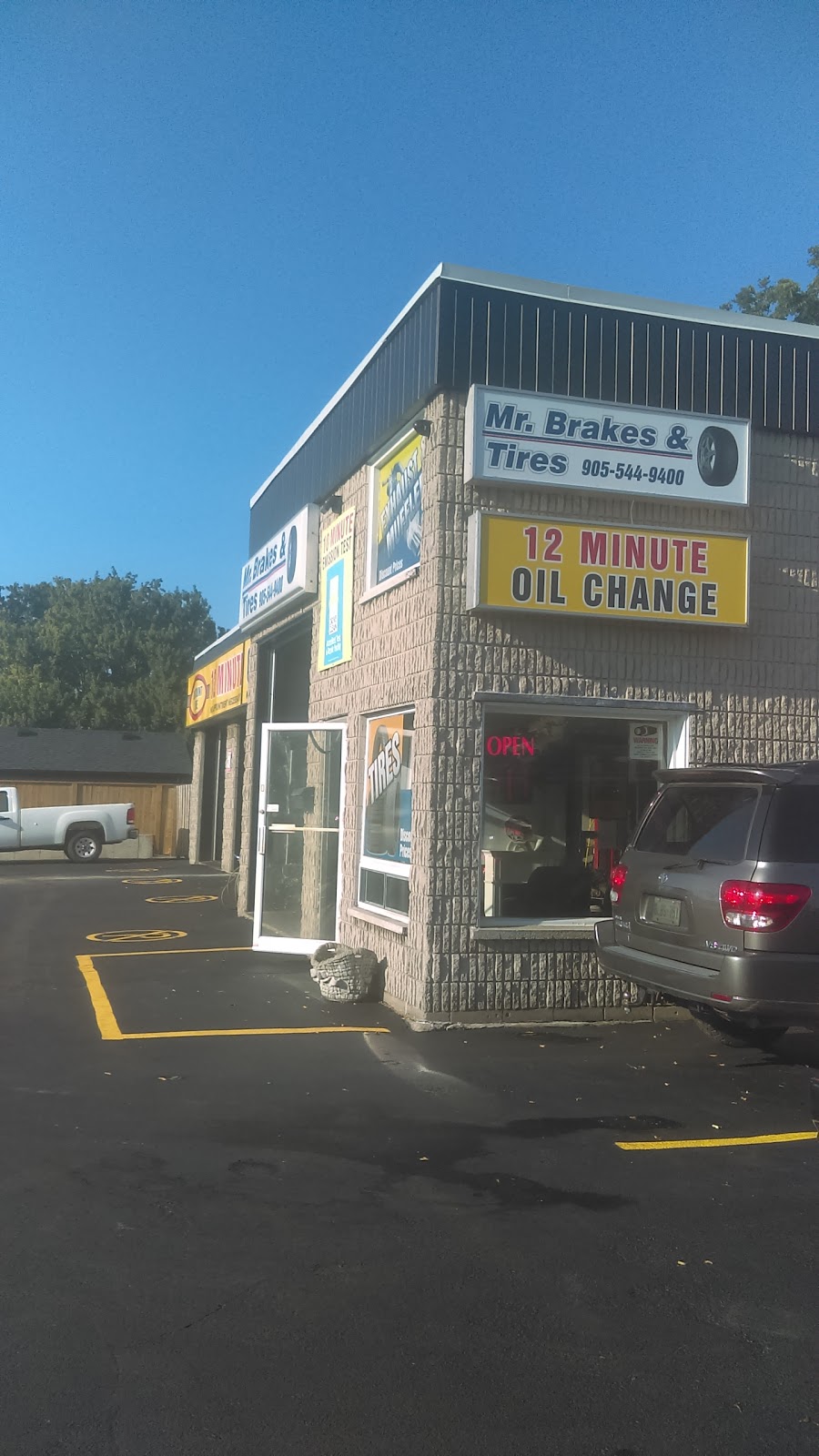 Discount Lube & Mr. Brakes | 410 Upper Sherman Ave, Hamilton, ON L8V 3L3, Canada | Phone: (905) 544-9400