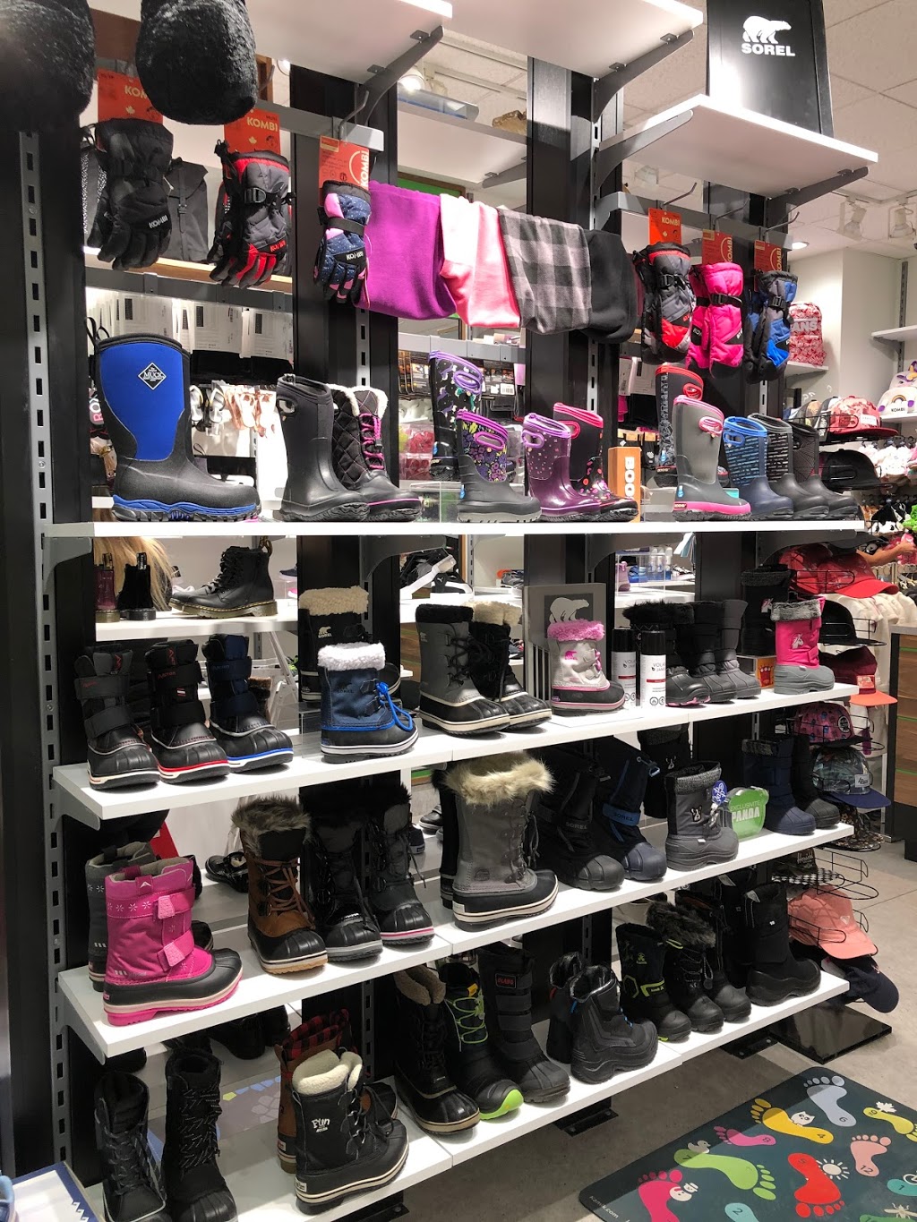 Chaussures Panda (Boucherville) | LES PROMENADES MONTARVILLE, 1001 Boulevard de Montarville, Boucherville, QC J4B 6P5, Canada | Phone: (450) 655-6435