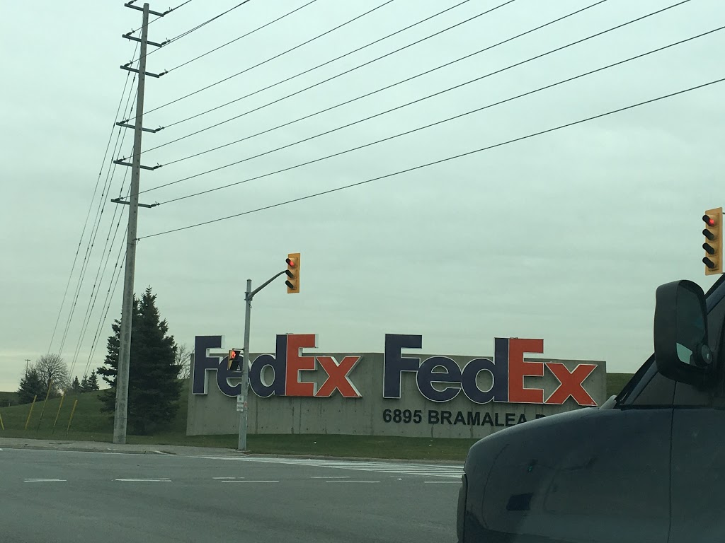 FedEx Pearson International Distribution | 2190 Derry Rd E, Mississauga, ON L5S 1E2, Canada | Phone: (877) 339-2774