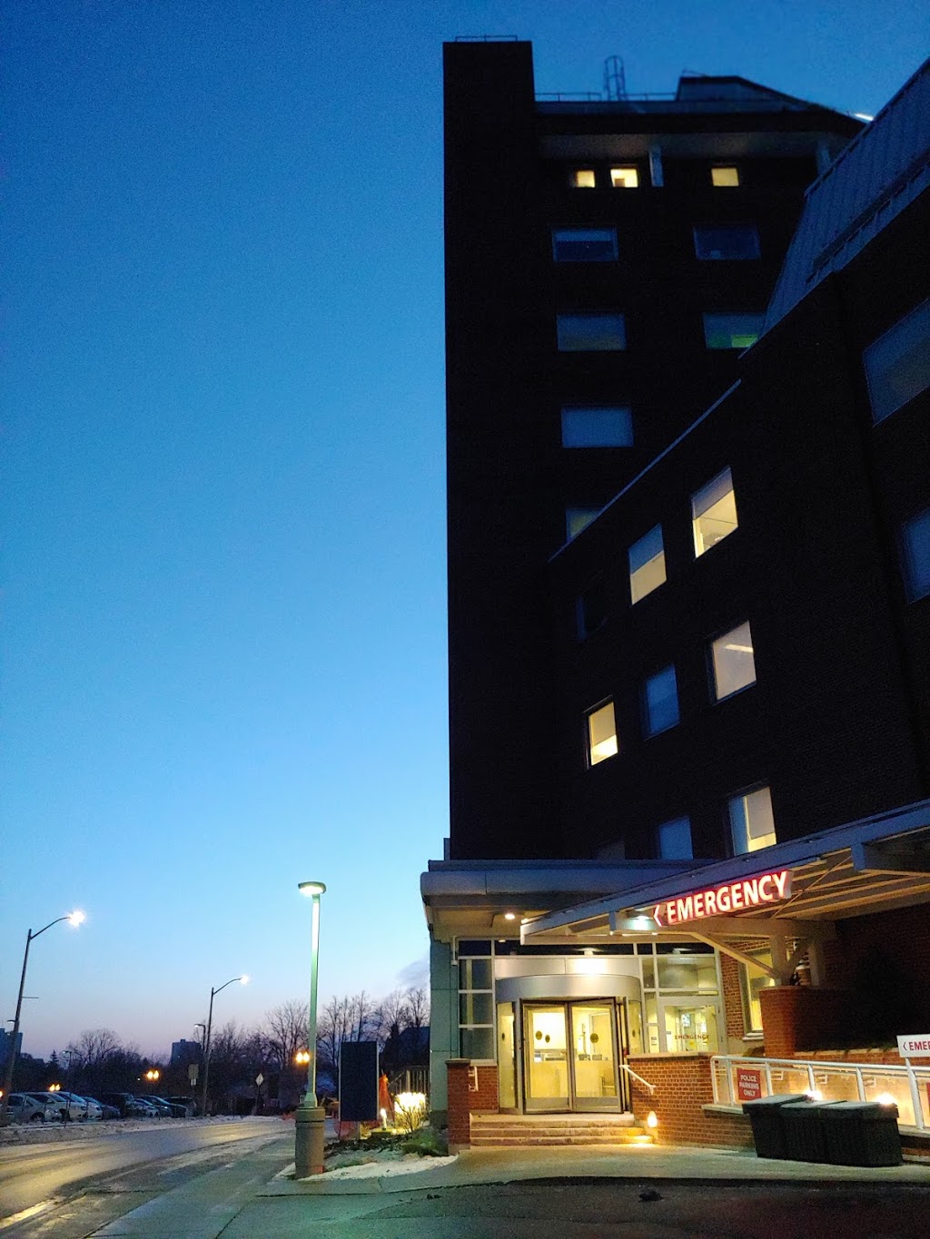 St Marys Hospital in Kitchener, Ontario | 911 Queens Blvd, Kitchener, ON N2M 1B2, Canada | Phone: (519) 744-3311