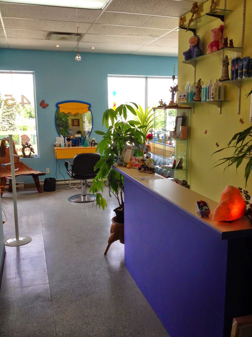 Salon Des Petits Amis (hairdresser For Children) | 3542 Boulevard de la Concorde E, Laval, QC H7E 2B4, Canada | Phone: (450) 668-2647