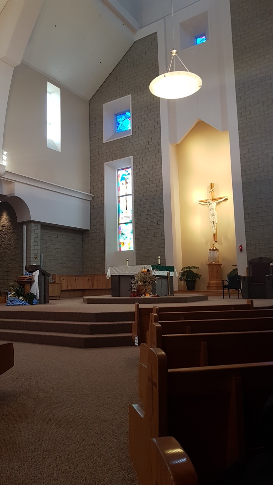 Holy Trinity Roman Catholic Church | 200 Veterans Blvd, Spruce Grove, AB T7X 3A5, Canada | Phone: (780) 960-0135