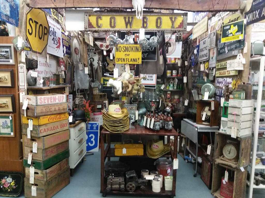 St Jacobs Antiques Market | 805 King St N, Waterloo, ON N2J 4G8, Canada | Phone: (519) 880-1944