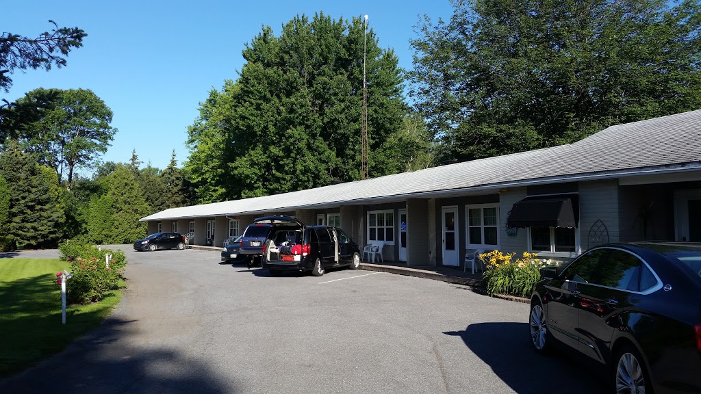 Riverside Motel | 13339 County Rd 2, Morrisburg, ON K0C 1X0, Canada | Phone: (613) 543-2162