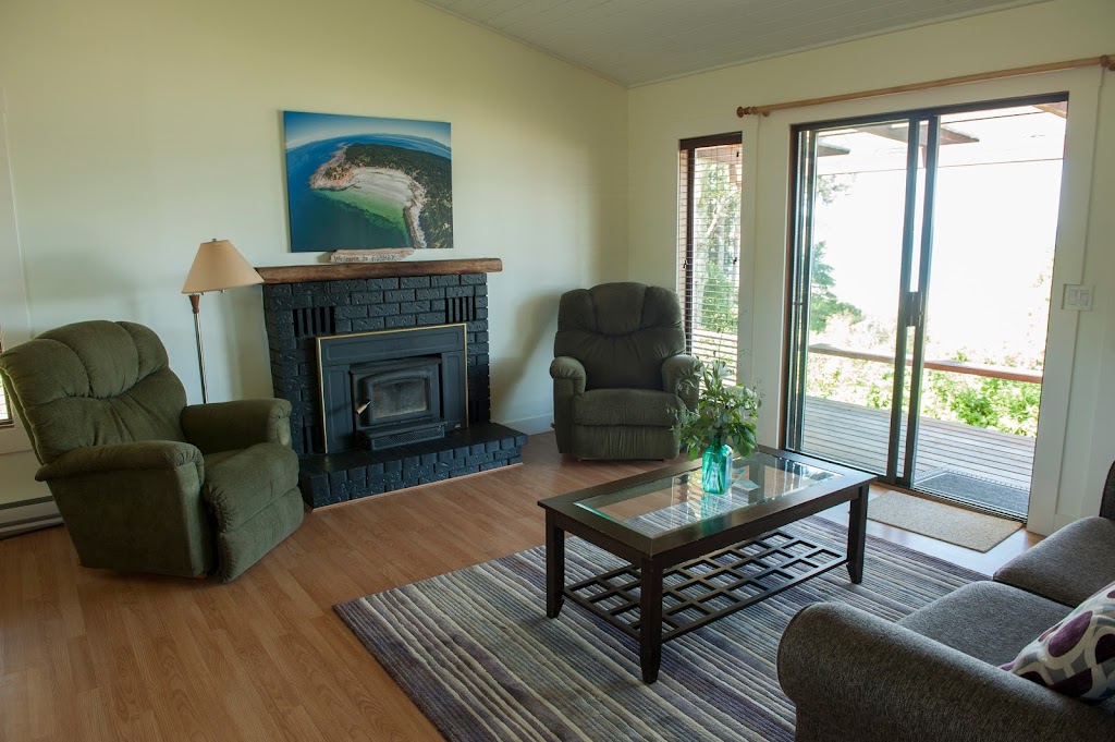 Sea Breeze Lodge | 5205 Fowler Rd, Hornby Island, BC V0R 1Z0, Canada | Phone: (250) 335-2321