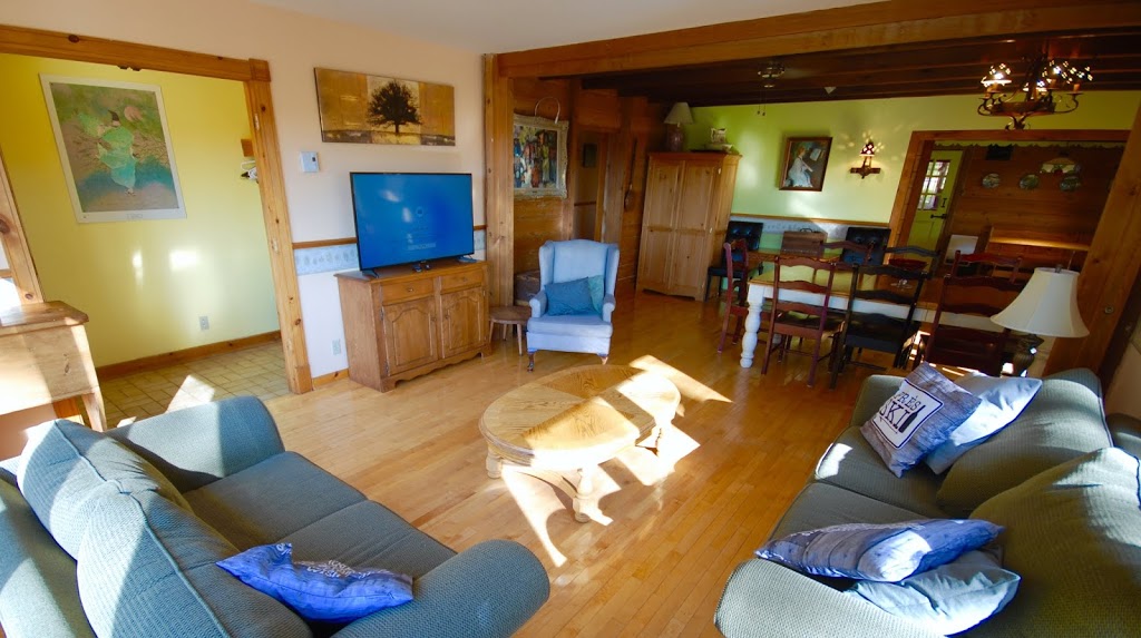 Chimo Cottage - Short-term rental - Cottage Rental - Resort - B  | 354 Montée St Gabriel, Saint-Sauveur, QC J0R 1R7, Canada | Phone: (514) 248-2576