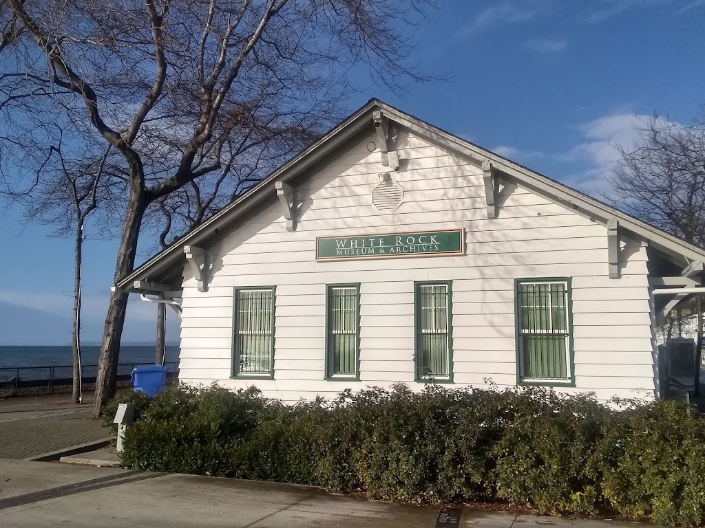 Memorial Park Comfort Station • Public Washrooms • Shower | 15322 White Rock Promenade, White Rock, BC V4B 1E2, Canada | Phone: (604) 541-2100