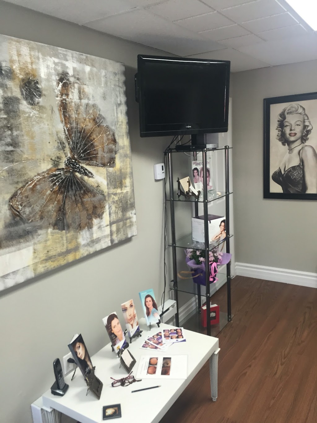 Lash Salon by Regina | Upstairs at M Salon, 1100 Lorne Park Rd, Mississauga, ON L5H 3A3, Canada | Phone: (416) 806-5215