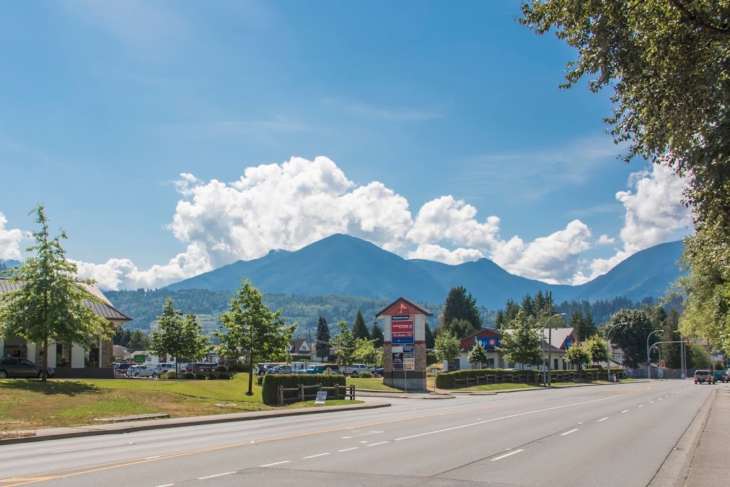 Vedder Pointe Shopping Centre | 6640 Vedder Rd, Chilliwack, BC V2R 4E1, Canada