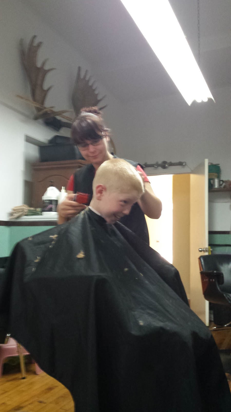 The Russell Barber Shop | 1133 Concession St, Russell, ON K4R 1C8, Canada | Phone: (613) 445-1464