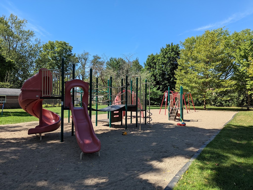Highview Playground | 21 Highview Pl, Guelph, ON N1H 1M8, Canada | Phone: (519) 837-5626