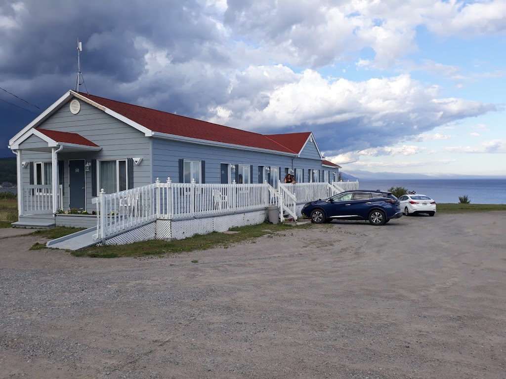 Motel le Vacancier | 329 QC-138, Baie-Sainte-Catherine, QC G0T 1A0, Canada | Phone: (866) 333-0183