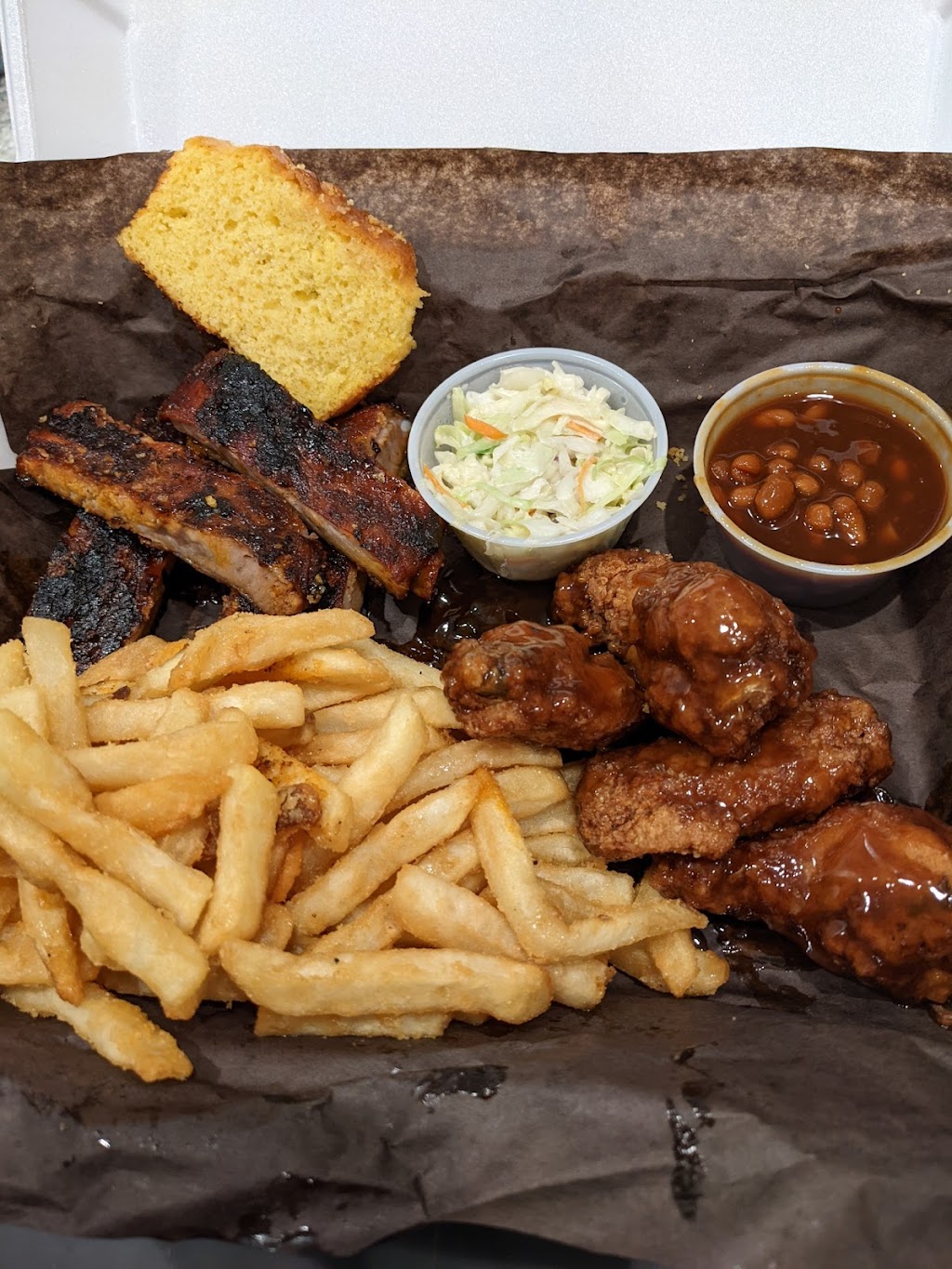 Big Bone BBQ & Wicked Wings | 244 Governors Rd, Hamilton, ON L9H 3L4, Canada | Phone: (905) 627-2663