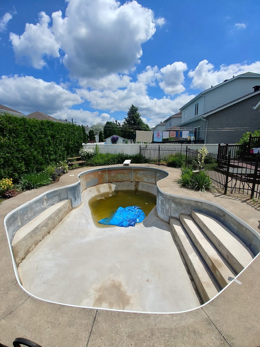 Piscines et Spas Eau Pure | 4273 A. des Laurentides, Laval, QC H7L 5W5, Canada | Phone: (514) 312-6513