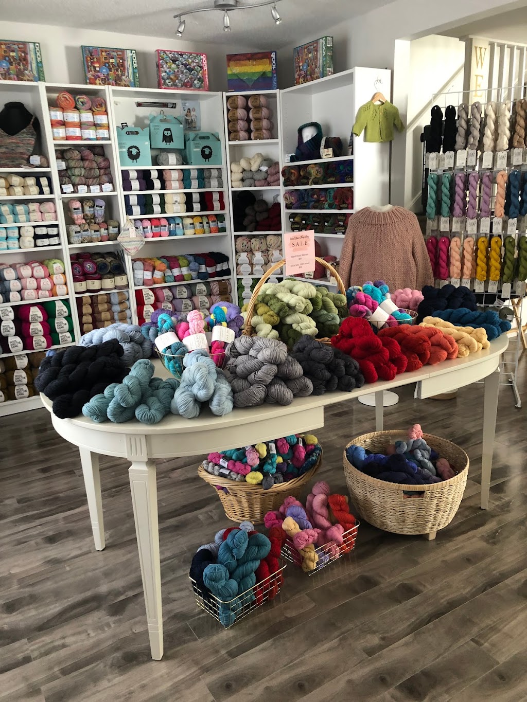 The Knitters Boutique Inc | 431 Pearl St, Burlington, ON L7R 2N2, Canada | Phone: (905) 631-3213