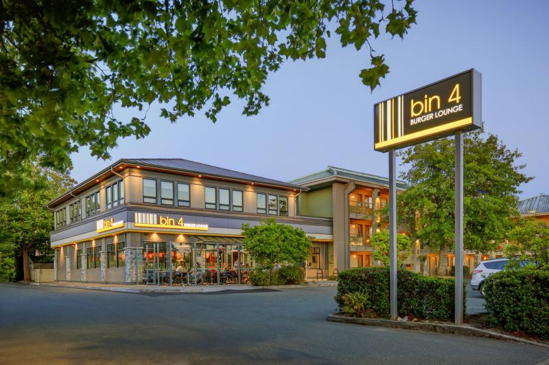 Accent Inns Victoria | 3233 Maple St, Victoria, BC V8X 4Y9, Canada | Phone: (250) 475-7500