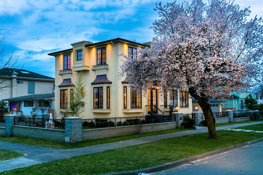 Thu Pham PREC*, Real Estate Advisor | 3195 Oak St, Vancouver, BC V6H 2L2, Canada | Phone: (604) 773-5770