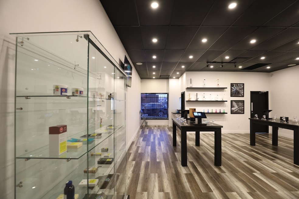 WOW WORLD OF WEED | 3412 Weston Rd, North York, ON M9M 2W2, Canada | Phone: (416) 743-1234