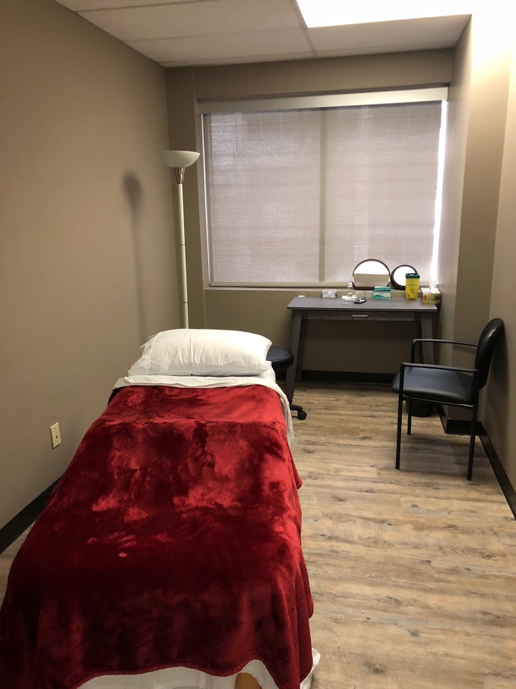 Eminent Wellness | 110 11 Ave SW suite 210, Calgary, AB T2R 0B8, Canada | Phone: (587) 353-2818