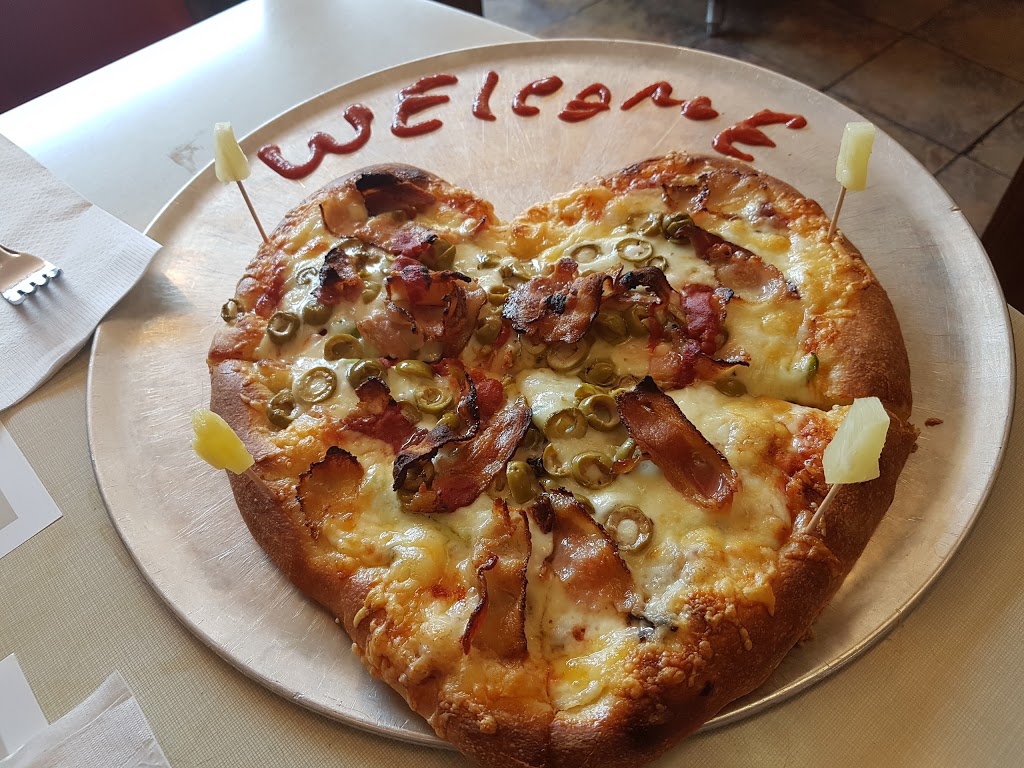 Louis Pizza | 181 McArthur Ave, Vanier, ON K1L 6P9, Canada | Phone: (613) 741-0724