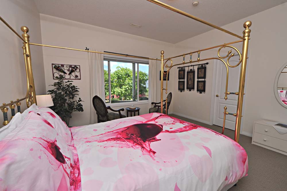 The White Horse Bed & Breakfast | 3800 BC-3, Osoyoos, BC V0H 1V6, Canada | Phone: (250) 495-5998