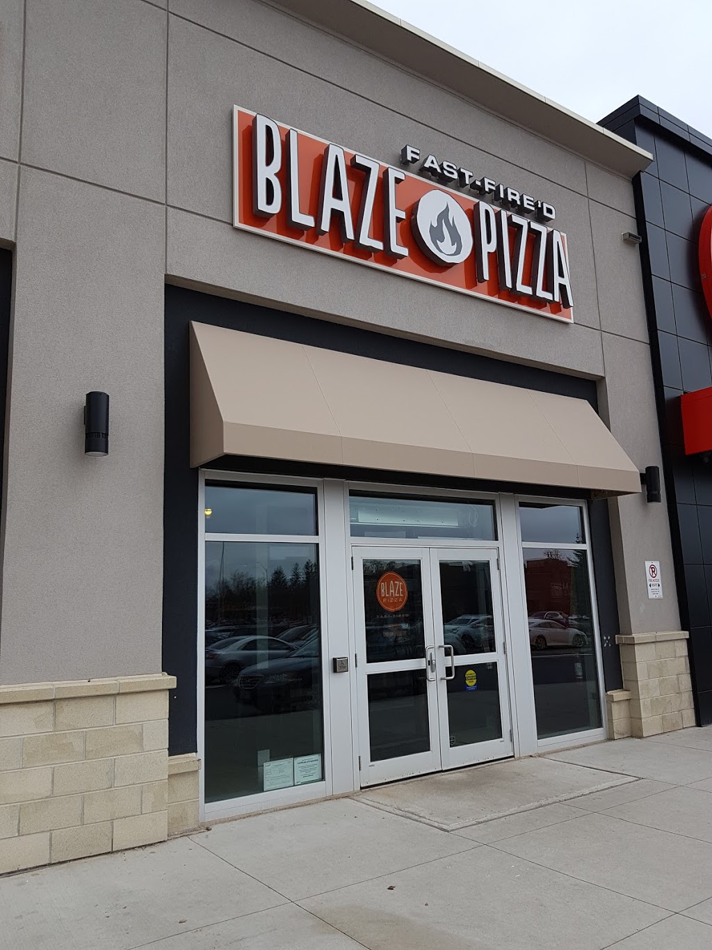 Blaze Pizza | 777 Guelph Line Unit M16, Burlington, ON L7R 3N2, Canada | Phone: (905) 367-0041