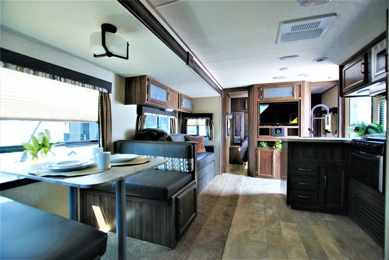 Amazing Outdoors RV Rentals Inc | 2486 Spruce Needle Dr, Mississauga, ON L5L 1M6, Canada | Phone: (647) 528-9747