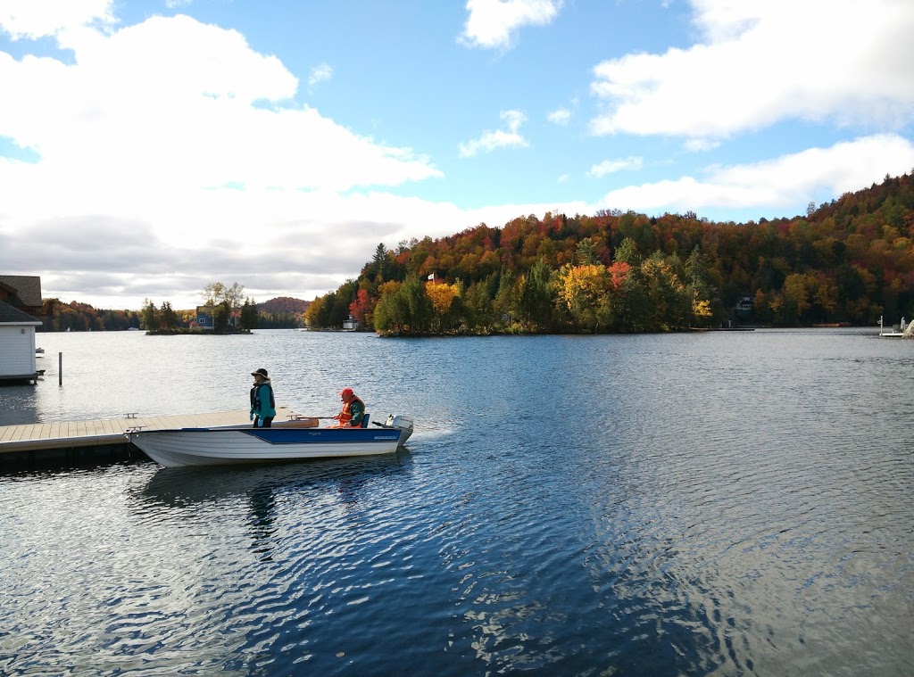 Magasin général Lac-des-Seize-Îles Station | 217 Chemin du Village, Lac-des-Seize-Îles, QC J0T 2M0, Canada | Phone: (450) 226-3114