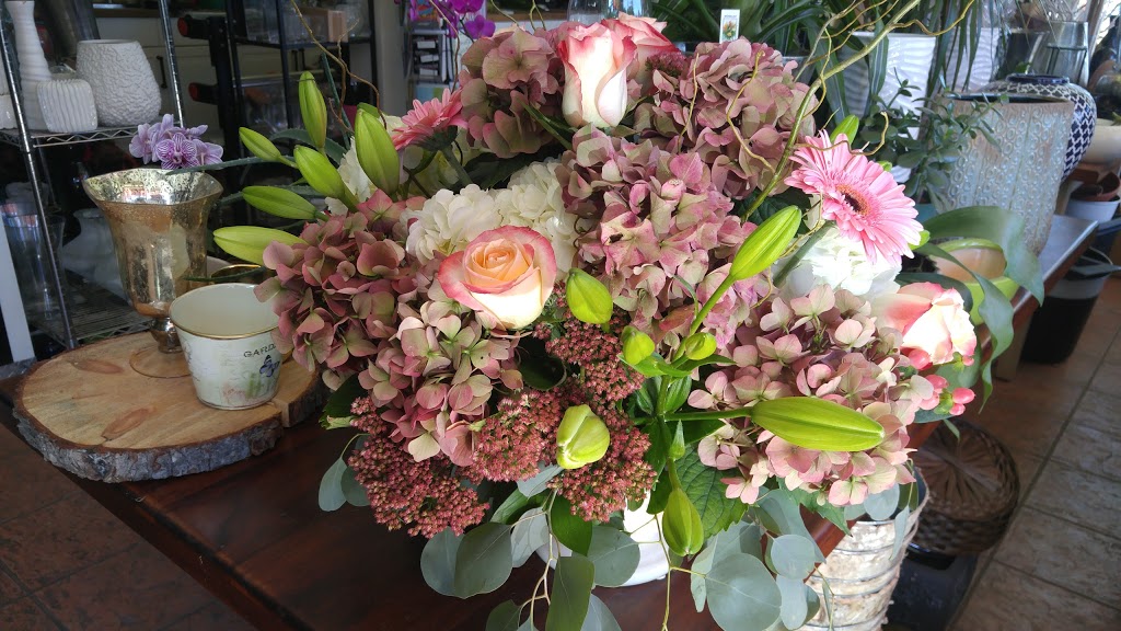 Paris Florists | 1500 Islington Avenue, Etobicoke, ON M9A 3L8 Islington Ave, Etobicoke, ON M9A 3L8, Canada | Phone: (416) 531-2211