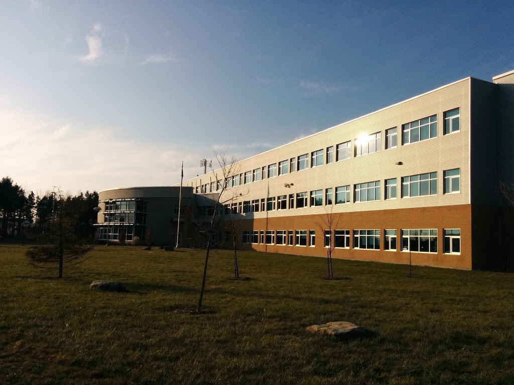 School Secondary De Mirabel | 17 777 Rue du Val dEspoir, Mirabel, QC J7J 1V7, Canada | Phone: (450) 569-2014