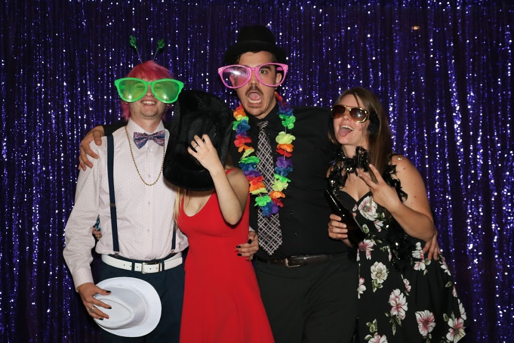 Show Booth Photo Booth | 30 Quarry Ridge Rd, Barrie, ON L4M 7G1, Canada | Phone: (705) 242-5620